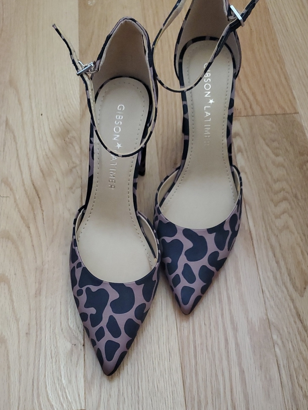 NWOT Gibson Latimer Satin Heels